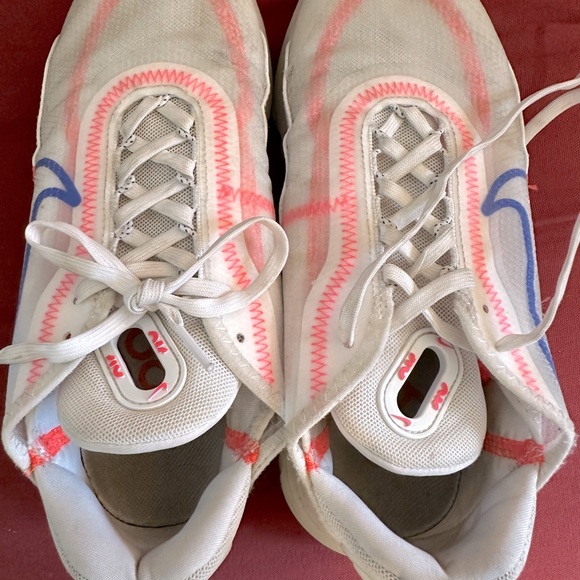 Nike Woman’s Air Max 2090 White Flash Crimson Size 7.5 - Picture 2 of 4